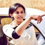छत्तीसगडच्या IAS अधिकारी प्रियांका शुक्ला यांच्या आयुष्यात घडलेला एका प्रसंगानं त्यांचं आयुष्य बदललं. एका वस्तीत गेल्यावर तिथल्या भागात अशुद्ध पाणी मिळत असल्याचं त्यांनी पाहिलं. तिथे एका महिलेनं त्यांना असे प्रश्न विचारायला तुम्ही जिल्हाधिकारी आहात का? असा प्रश्न विचारून अंतर्मुख केलं आणि त्यांना IAS होण्यासाठी प्रेरणा मिळाली. छत्तीसगडच्या IAS अधिकारी प्रियांका शुक्ला यांच्या आयुष्यात घडलेला एका प्रसंगानं त्यांचं आयुष्य बदललं. एका वस्तीत गेल्यावर तिथल्या भागात अशुद्ध पाणी मिळत असल्याचं त्यांनी पाहिलं. तिथे एका महिलेनं त्यांना असे प्रश्न विचारायला तुम्ही जिल्हाधिकारी आहात का? असा प्रश्न विचारून अंतर्मुख केलं आणि त्यांना IAS होण्यासाठी प्रेरणा मिळाली.