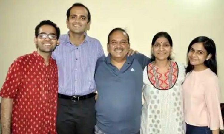 त्यांना हे 4 वेळा अपयश कसं आलं आणि त्यांना 5 व्या टप्प्यात कसं यश मिळवलं हे जाणून घेणार आहोत. अक्षत कौशल हे IPS अधिकारी म्हणून कार्यरत आहेत. त्यांना हे 4 वेळा अपयश कसं आलं आणि त्यांना 5 व्या टप्प्यात कसं यश मिळवलं हे जाणून घेणार आहोत. अक्षत कौशल हे IPS अधिकारी म्हणून कार्यरत आहेत.