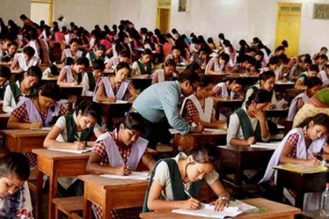 यापुढे 10वी, 12वी बोर्डाची परीक्षा नसेल किंवा फारशी महत्त्वाची नसेल, असंच या शिक्षण सुधारणा धोरणातून स्पष्ट होतं. केंद्रीय मंत्री प्रकाश जावडेकर आणि रमेश पोखरियाल यांनी महत्त्वपूर्ण माहिती दिली आहे. यापुढे 10वी, 12वी बोर्डाची परीक्षा नसेल किंवा फारशी महत्त्वाची नसेल, असंच या शिक्षण सुधारणा धोरणातून स्पष्ट होतं. केंद्रीय मंत्री प्रकाश जावडेकर आणि रमेश पोखरियाल यांनी महत्त्वपूर्ण माहिती दिली आहे.