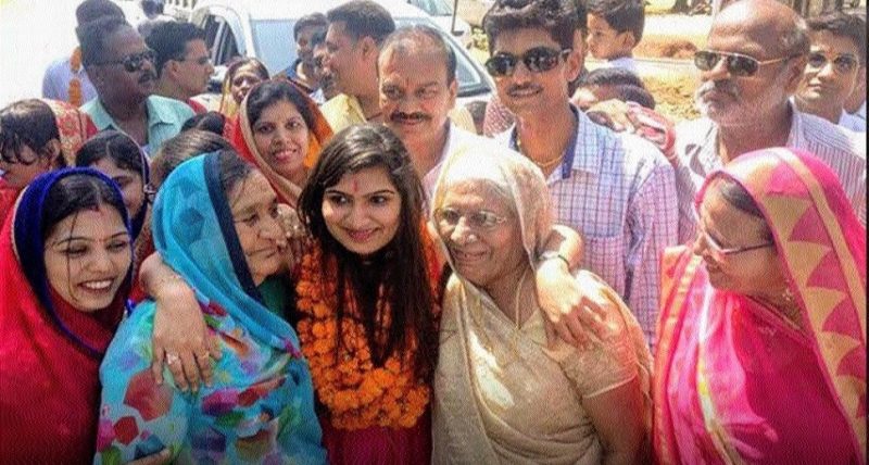 त्यांना हैदराबाद इथे आपलं प्रशिक्षण घेतलं. कामासोबतच IAS साठी त्या तयारी करायला लागल्या. नम्रता यांच्या कष्टाचं चीज झालं. 2018 मध्ये यूपीएससीची परीक्षा उत्तीर्ण केली. त्यांचा भारतात 12 वा क्रमांक आला. नम्रता यांचं लहानपणाचं स्वप्न पूर्ण झाल्याचा आनंद त्यांच्या डोळ्यात आणि चेहऱ्यावर लख्ख दिसत होता. त्यांना हैदराबाद इथे आपलं प्रशिक्षण घेतलं. कामासोबतच IAS साठी त्या तयारी करायला लागल्या. नम्रता यांच्या कष्टाचं चीज झालं. 2018 मध्ये यूपीएससीची परीक्षा उत्तीर्ण केली. त्यांचा भारतात 12 वा क्रमांक आला. नम्रता यांचं लहानपणाचं स्वप्न पूर्ण झाल्याचा आनंद त्यांच्या डोळ्यात आणि चेहऱ्यावर लख्ख दिसत होता.