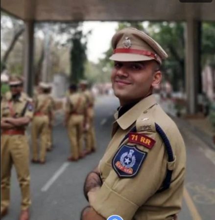 'अनेकदा आपण आपल्यातल्या क्षमता ओळखण्यात किंवा आपल्याला जे जमू शकतं ते करण्यात कमी पडतो. अशावेळी मित्रांचा सल्ला ऐका. संगत चांगली असेल तर आयुष्यात आपल्याला योग्य सल्ला मिळतो आणि त्यामुळे दिशा मिळते. मी मित्रांचं ऐकायला कमी पडलो याचा परिणाम मला पहिल्या तीन प्रयत्नात दिसून आला.' 'अनेकदा आपण आपल्यातल्या क्षमता ओळखण्यात किंवा आपल्याला जे जमू शकतं ते करण्यात कमी पडतो. अशावेळी मित्रांचा सल्ला ऐका. संगत चांगली असेल तर आयुष्यात आपल्याला योग्य सल्ला मिळतो आणि त्यामुळे दिशा मिळते. मी मित्रांचं ऐकायला कमी पडलो याचा परिणाम मला पहिल्या तीन प्रयत्नात दिसून आला.'
