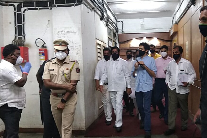 कोरोनाला आपला कंटाळा आलेला नाही, त्यामुळे आपण काळजी घेणे गरजेचे असल्याचे आदित्य ठाकरे यांनी सांगितले आहे. कोरोनाला आपला कंटाळा आलेला नाही, त्यामुळे आपण काळजी घेणे गरजेचे असल्याचे आदित्य ठाकरे यांनी सांगितले आहे.