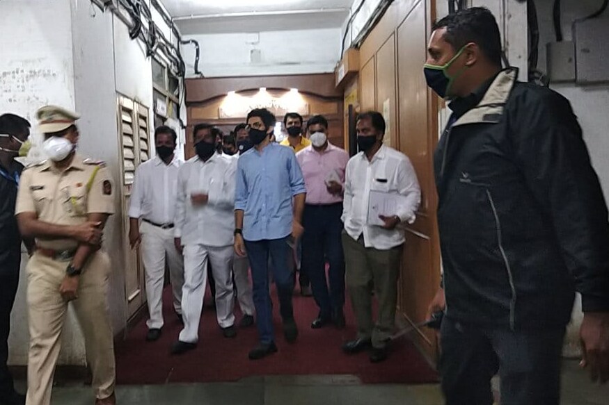 बैठकीत पालकमंत्री एकनाथ शिंदे , खासदार राजन विचारे, आमदार रवींद्र फाटक, महापौर नरेश म्हस्के यांच्यासह इतर अधिकारी उपस्थित होते. बैठकीत पालकमंत्री एकनाथ शिंदे , खासदार राजन विचारे, आमदार रवींद्र फाटक, महापौर नरेश म्हस्के यांच्यासह इतर अधिकारी उपस्थित होते.