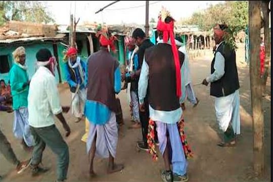 मेळघाटातील आदिवासींनी करून दाखलवं, 'हे' गाव 4 वर्षांपूर्वीच झालं 'आत्मनिर्भर'
