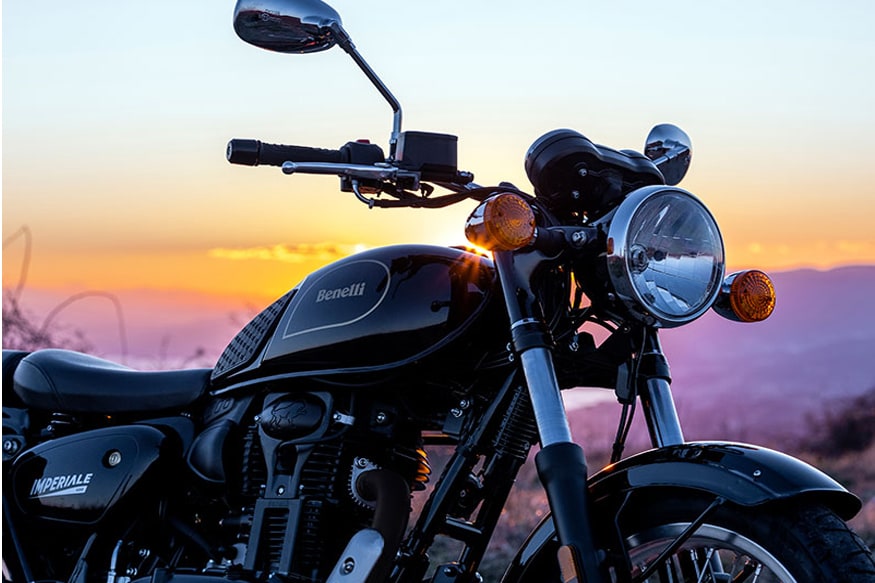 भारतीय बाजारपेठेत Royal Enfield बुलेटचे निर्वादीत वर्चस्व आहे. आता बुलेटला टक्कर देण्यासाठी Benelli ने नवीन मॉडेल आणले आहे. Benelli ने आपले नवीन क्लासिक रेट्रो लूक असलेली imperiale 400 चे नवीन BS6 मॉडेल लाँच केले आहे. भारतीय बाजारपेठेत Royal Enfield बुलेटचे निर्वादीत वर्चस्व आहे. आता बुलेटला टक्कर देण्यासाठी Benelli ने नवीन मॉडेल आणले आहे. Benelli ने आपले नवीन क्लासिक रेट्रो लूक असलेली imperiale 400 चे नवीन BS6 मॉडेल लाँच केले आहे.