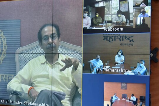 परिस्थिती बघून लॉकडाऊनबाबत निर्णय घेऊ, मुख्यमंत्री उद्धव ठाकरेंनी साधला संवाद