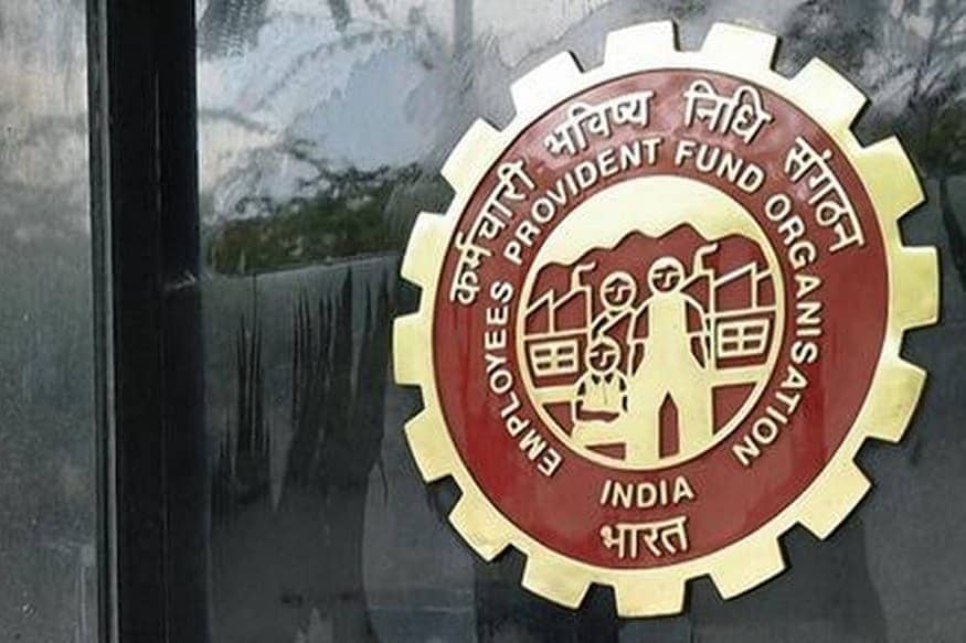 1. EPF मध्ये योगदान वाढणार - कंपनी आणि कर्मचाऱ्यांवरील आर्थिक भार कमी करण्यासाठी सरकारने अशी घोषणा केली होती की, ईपीएफमधील 2 टक्के व्याज सरकारकडून देण्यात येईल. त्यामुळे कर्मचाऱ्यांच्या बेसिक सॅलरीच्या 12 टक्क्यांऐवजी 10 टक्के रक्कम ईपीएफमध्ये जमा होत होती. 31 जुलैनंतर EPF आधीसारखा 12 टक्के होईल. त्यामुळे कर्मचाऱ्यांना हातात मिळणारा पगार कमी होईल. 1. EPF मध्ये योगदान वाढणार - कंपनी आणि कर्मचाऱ्यांवरील आर्थिक भार कमी करण्यासाठी सरकारने अशी घोषणा केली होती की, ईपीएफमधील 2 टक्के व्याज सरकारकडून देण्यात येईल. त्यामुळे कर्मचाऱ्यांच्या बेसिक सॅलरीच्या 12 टक्क्यांऐवजी 10 टक्के रक्कम ईपीएफमध्ये जमा होत होती. 31 जुलैनंतर EPF आधीसारखा 12 टक्के होईल. त्यामुळे कर्मचाऱ्यांना हातात मिळणारा पगार कमी होईल.