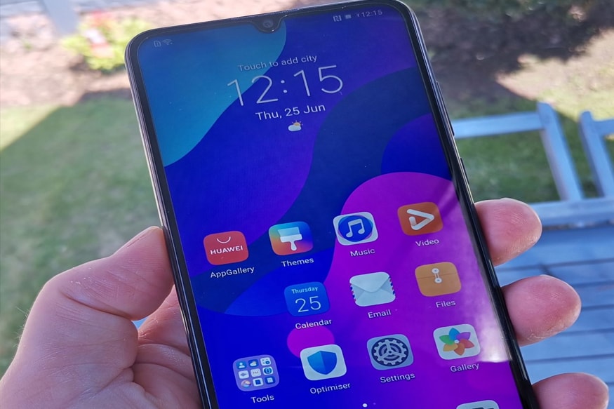 HONOR च्या फ्लॅगशिप Magic UI 3.1 वर आधारित आहे जे Android 10 वर चालते. डार्क मोड फीचरमध्ये रात्री सुद्धा चांगला रीडिंग एक्सपिरिअंस मिळेल. HONOR च्या फ्लॅगशिप Magic UI 3.1 वर आधारित आहे जे Android 10 वर चालते. डार्क मोड फीचरमध्ये रात्री सुद्धा चांगला रीडिंग एक्सपिरिअंस मिळेल.