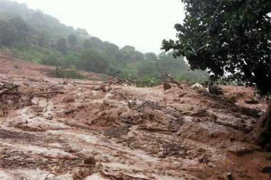 मुसळधार पावसामुळं डोंगरकडा कोसळून माळीण गावातली 44 घरं त्यातल्या माणसांसह ढिगाऱ्याखाली गाडली गेल्याच्या वृत्तानं सर्वांचाच थरकाप उडाला होता. मुसळधार पावसामुळं डोंगरकडा कोसळून माळीण गावातली 44 घरं त्यातल्या माणसांसह ढिगाऱ्याखाली गाडली गेल्याच्या वृत्तानं सर्वांचाच थरकाप उडाला होता.