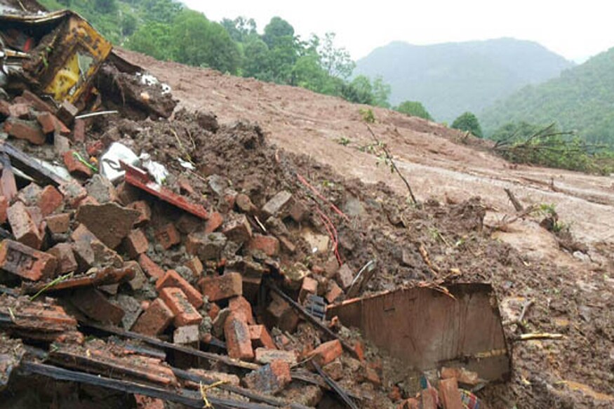 सुमारे 725 वस्तीचं हे गाव होत्याचं नव्हतं झालं. डिंभे धरणामुळं विस्थापित झालेल्या लोकांचं पुनवर्सन माळीण गावात करण्यात आलं होतं. सुमारे 725 वस्तीचं हे गाव होत्याचं नव्हतं झालं. डिंभे धरणामुळं विस्थापित झालेल्या लोकांचं पुनवर्सन माळीण गावात करण्यात आलं होतं.