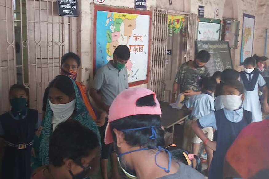 पनवेलमध्ये कोरोनाचा प्रादुर्भाव वाढत असताना यासोबत लॉकडाऊन असताना देखील शाळेने बोलावणं धाडल्याने आश्चर्य. पनवेलमध्ये कोरोनाचा प्रादुर्भाव वाढत असताना यासोबत लॉकडाऊन असताना देखील शाळेने बोलावणं धाडल्याने आश्चर्य.