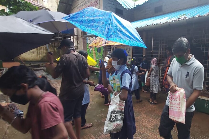 पनवेलमध्ये कोरोनाचा प्रादुर्भाव वाढत असताना यासोबत लॉकडाऊन असताना देखील शाळेने बोलावणं धाडल्याने आश्चर्य. पनवेलमध्ये कोरोनाचा प्रादुर्भाव वाढत असताना यासोबत लॉकडाऊन असताना देखील शाळेने बोलावणं धाडल्याने आश्चर्य.