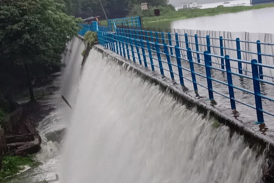 पवई तलाव भरून वाहू लागला की येथे पर्यटक मोठी गर्दी करतात. वर्षा सहलीला येतात. यंदा मात्र पर्यटनावर कोरोनाचं सावट आहे. पवई तलाव भरून वाहू लागला की येथे पर्यटक मोठी गर्दी करतात. वर्षा सहलीला येतात. यंदा मात्र पर्यटनावर कोरोनाचं सावट आहे.