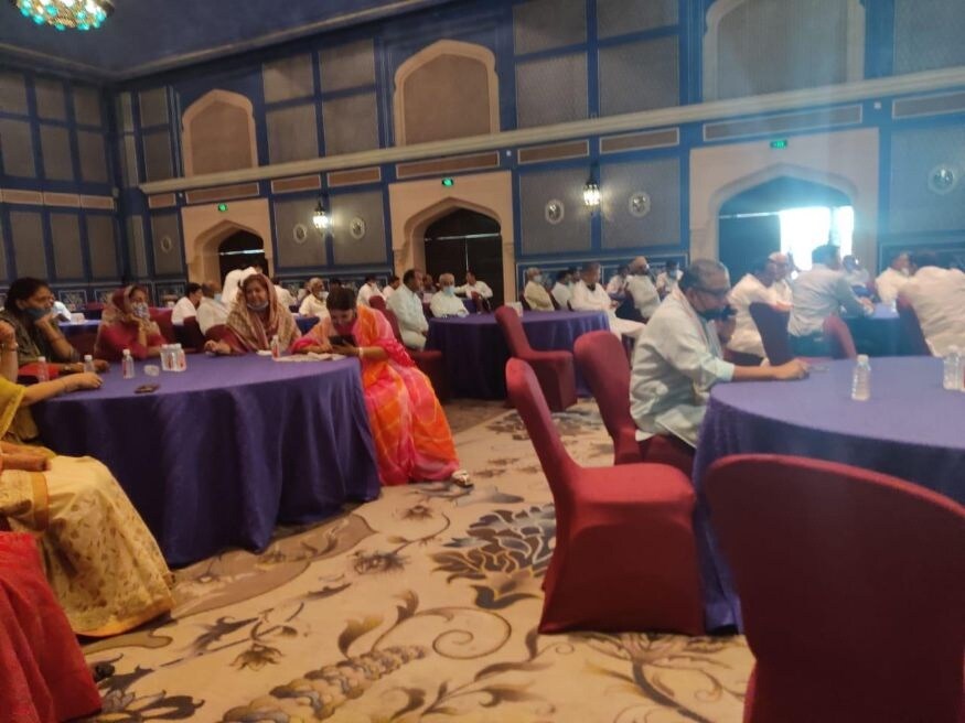 कोरोनामुळे आमदार राहात असलेल्या सर्व खोल्यांची विशेष काळजी घेण्यात येत आहे. सर्व परिसर दिवसातून दोन वेळा सॅनिटाईज करण्यात येत आहे. कोरोनामुळे आमदार राहात असलेल्या सर्व खोल्यांची विशेष काळजी घेण्यात येत आहे. सर्व परिसर दिवसातून दोन वेळा सॅनिटाईज करण्यात येत आहे.