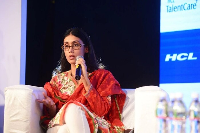 दिल्लीमध्ये मोठ्या झालेल्या रोशनी यांनी अमेरिकेच्या Kellog स्कूल ऑफ मॅनेजमेंटमधून बिझनेस अॅडमिनीस्ट्रेशनची मास्टर्स डिग्री घेतली आहे. 