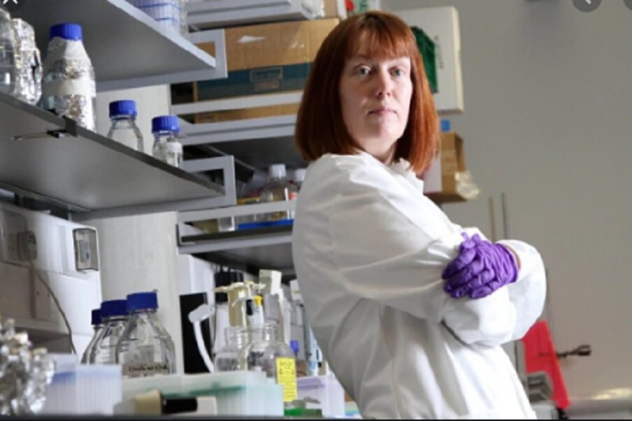 Oxford Vaccine Group साठी काम करणाऱ्या Jenner Institute ची लस शास्त्रज्ञ प्रा. सारा गिल्बर्ट यांचं नाव आता जगभरात Coronavirus वर विजय मिळवणारी सुपरवुमन म्हणून घेतलं जाऊ लागलं आहे.