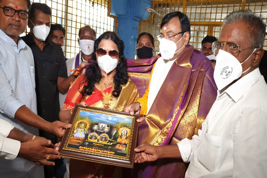 दारुच्या दुकानात कोरोना येत नाही, सरकारचं 'नवं सायन्स'; भाजप नेत्याची खोचक टीका