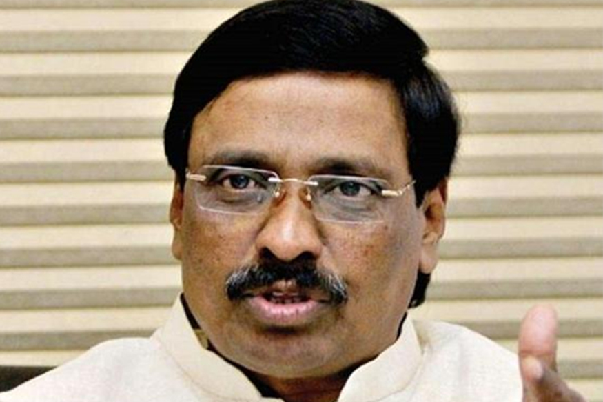 'रत्नागिरी, सिंधुदुर्गात वाढतोय कोरोना! चाकरमान्यांनो अत्यावश्यक असेल तरच कोकणात या'