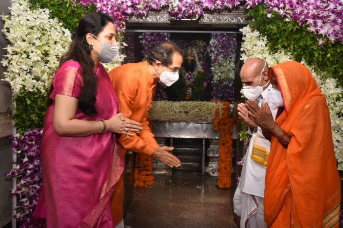 पंढरपूरच्या विकासासाठी सर्वतोपरी मदत करू. त्यासाठी विकास प्रकल्पांना मंजुरी देण्यात येईल असं आश्वासन मुख्यमंत्री उद्धव ठाकरे यांनी केलं आहे. पंढरपूरच्या विकासासाठी सर्वतोपरी मदत करू. त्यासाठी विकास प्रकल्पांना मंजुरी देण्यात येईल असं आश्वासन मुख्यमंत्री उद्धव ठाकरे यांनी केलं आहे.