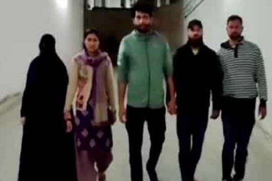 NIAची पुण्यात धडक कारवाई, दहशतवाद्यांना मदत करणाऱ्या तरुणीसह एकाला अटक