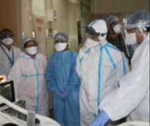 तुकाराम मुंढे यांनी स्वतः PPE KIT घालून आयसोलेशन वार्डात जावून रुग्णांशी संवाद साधला. येथील परिस्थितीचा आढावा घेत संबंधितांना सूचना व दिशानिर्देश दिले. तुकाराम मुंढे यांनी स्वतः PPE KIT घालून आयसोलेशन वार्डात जावून रुग्णांशी संवाद साधला. येथील परिस्थितीचा आढावा घेत संबंधितांना सूचना व दिशानिर्देश दिले.