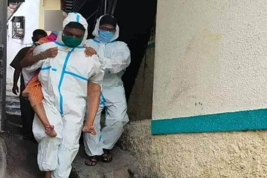 मानलं पुणेकराला, कोरोनाबाधित आजींना पाठीवर बसून डोंगरावरून खाली आणलं