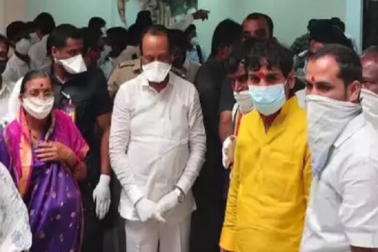 शिवसेनेला धक्का देत 5 नगरसेवक राष्ट्रवादीत दाखल, अजित पवारांच्या उपस्थित केला प्रवेश