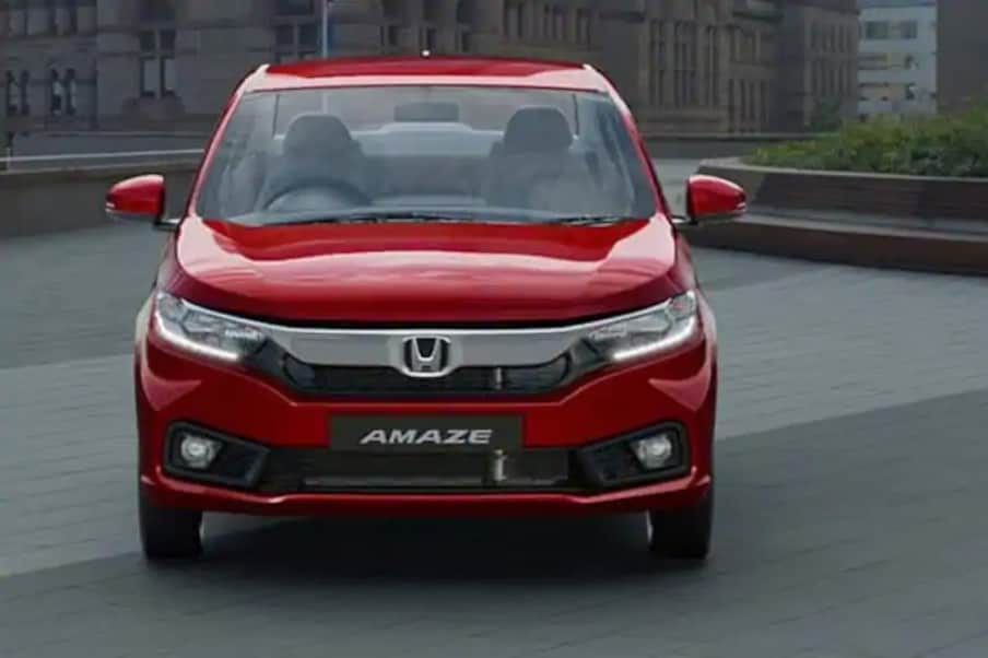  Honda Amaze - ही जानेवारी महिन्यात BS-VI इंजिनसह लाँच झाली होती. या कारची किंमत ही 6.18 लाखांपासून सुरू होते.  18.3 ते 24.7 किमी/लिटर इतके मायलेज देते.