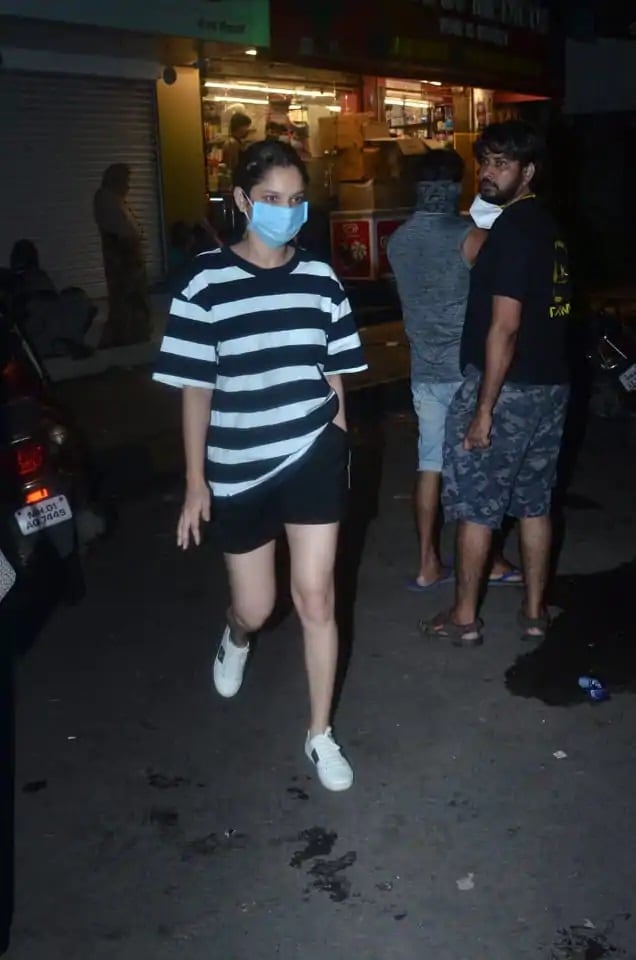तो असं म्हणाला होता की, अंकिता सर्वकाही सुशांतच्या आवडीचे करत असे. तिने घराचे इंटेरिअर देखील त्याच्या पसंतीचे केले होते. दरम्यान संदीपने रिय-सुशांतच्या लग्नबाबत माहित नसल्याचे सांगितले होते तो असं म्हणाला होता की, अंकिता सर्वकाही सुशांतच्या आवडीचे करत असे. तिने घराचे इंटेरिअर देखील त्याच्या पसंतीचे केले होते. दरम्यान संदीपने रिय-सुशांतच्या लग्नबाबत माहित नसल्याचे सांगितले होते