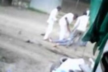 गावगुंडांची शेतकऱ्याला बेशुद्ध पडेपर्यंत मारहाण, धक्कादायक VIDEO गावगुंडांची शेतकऱ्याला बेशुद्ध पडेपर्यंत मारहाण, धक्कादायक VIDEO