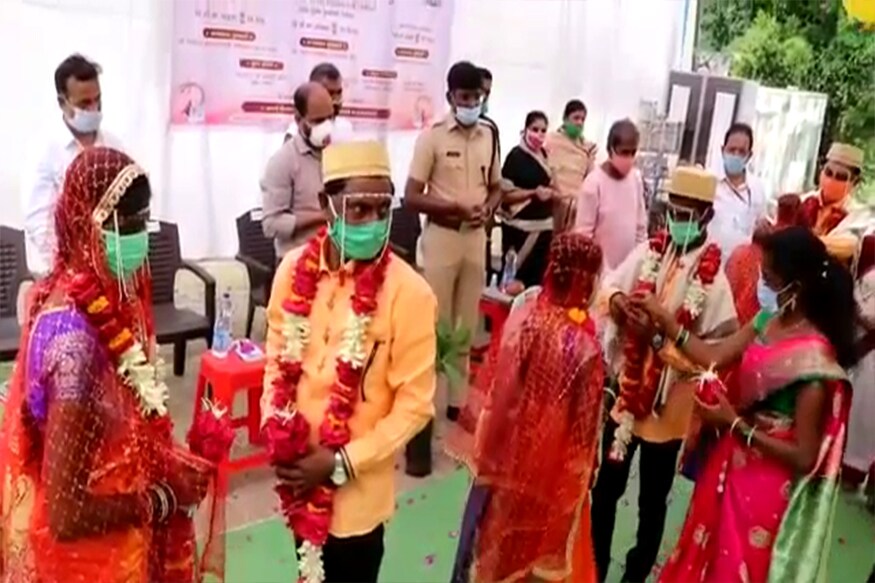 सजलेला मंडप, नटून थटून बसलेले वधू-वर, खाकी आणि साध्या वेशात असलेली जिल्हा प्रशासनातील वऱ्हाडी मंडळी हे पाहून अनेकांना या विवाह सोहळ्याच कौतुक वाटलं. यामागे कारणही तसंच विशेष होतं. सजलेला मंडप, नटून थटून बसलेले वधू-वर, खाकी आणि साध्या वेशात असलेली जिल्हा प्रशासनातील वऱ्हाडी मंडळी हे पाहून अनेकांना या विवाह सोहळ्याच कौतुक वाटलं. यामागे कारणही तसंच विशेष होतं.