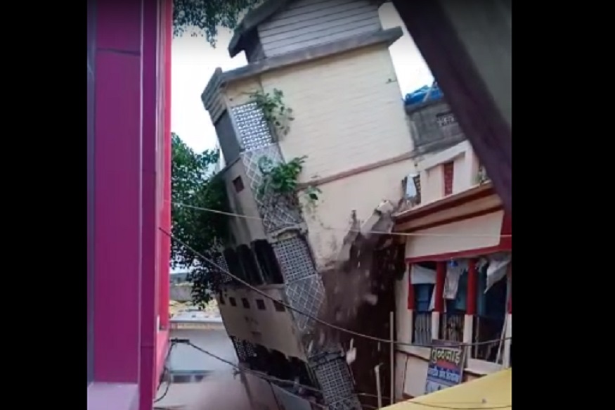 थरारक VIDEO : पत्त्यांच्या बंगल्याप्रमाणे कोसळली 3 मजली इमारत, कुटुंब थोडक्यात बचावलं!