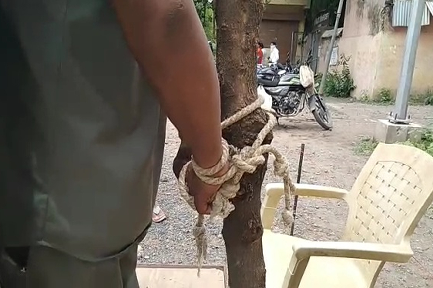 हॉस्पिटलमध्ये झाला बाळाचा मृत्यू, बापाने केले आंदोलन की, लोकांचे डोळे पाणावले