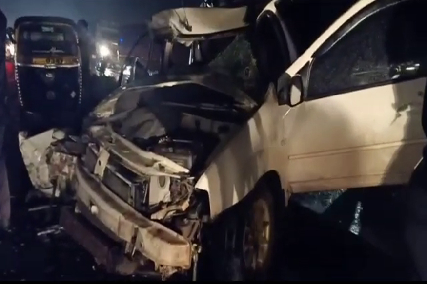 भरधाव महिंद्रा कार डिव्हायडर तोडून बसवर आदळली, भीषण अपघातात 2 ठार