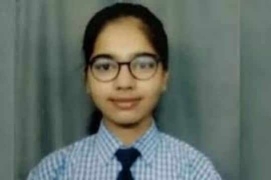 CBSE Result : कमाल आहे! दिव्यांशीने 12 वीत प्रत्येक विषयात मिळवले 100 पैकी 100 मार्क