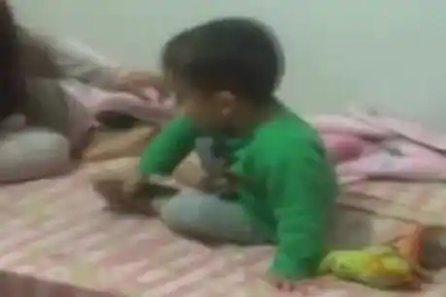 2 वर्षांच्या चिमुरड्याच्या अंगावरून गेली कार आणि...श्वास रोखून धरायला लावणारा VIDEO