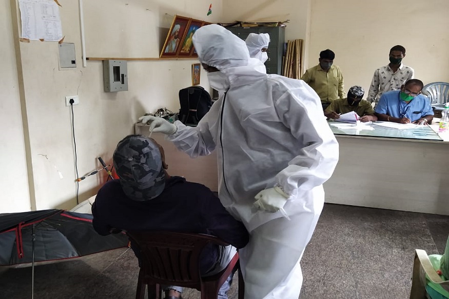 सर्दी, खोकला आणि ताप असला म्हणजे कोरोना असतोच असं नाही. मात्र ही सगळी लक्षणे ही कोरोनाची असल्याने काळजीचं कारण आहे.