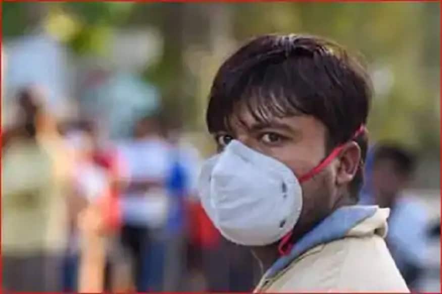 चारही कोरोना रुग्णांच्या ज्या जिनमध्ये दोष दिसून आले ते म्हणजे एक्स क्रोमोसोममध्ये आढळतात. पुरुषांमध्ये एक्स क्रोमोसोमची एकच कॉपी असते. तर महिलांमध्ये दोन असतात. महिलांच्या एका एक्स क्रोमोसोममध्ये दोष असला तरी दुसऱ्या एक्स क्रोमोसममुळे त्या ठिक होऊ शकतात. सामान्य जिनमध्ये दो कॉपी असल्याने महिलांना पुरुषांपेक्षा जास्त फायदा होऊ शकतो, असं तज्ज्ञ म्हणालेत. चारही कोरोना रुग्णांच्या ज्या जिनमध्ये दोष दिसून आले ते म्हणजे एक्स क्रोमोसोममध्ये आढळतात. पुरुषांमध्ये एक्स क्रोमोसोमची एकच कॉपी असते. तर महिलांमध्ये दोन असतात. महिलांच्या एका एक्स क्रोमोसोममध्ये दोष असला तरी दुसऱ्या एक्स क्रोमोसममुळे त्या ठिक होऊ शकतात. सामान्य जिनमध्ये दो कॉपी असल्याने महिलांना पुरुषांपेक्षा जास्त फायदा होऊ शकतो, असं तज्ज्ञ म्हणालेत.