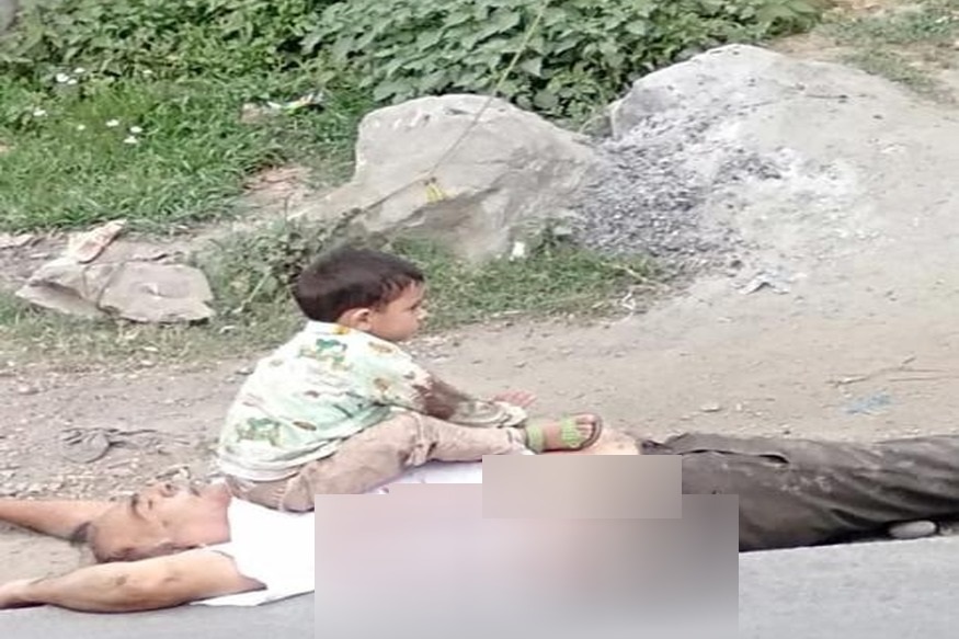 जम्मू-काश्मीर (Jammu-Kashmir) येथील सोपोरमध्ये केंद्रीय राखीव पोलीस दलाच्या (CRPF) ताफ्यावर अतिरेक्यांनी हल्ला केला. यात सीआरपीएफ 179 बटालियनचे तीन जवान शहीद झाले असून, एका वयवृद्ध नागरिकाचादेखील गोळी लागल्यानं मृत्यू झाला आहे.
