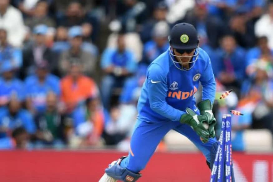 फेब्रुवारी 2018 मध्ये धोनीने टी20 क्रिकेटमध्ये यष्टीमागे सर्वाधिक झेल घेण्याचा विक्रम केला आहे. फेब्रुवारी 2018 मध्ये धोनीने टी20 क्रिकेटमध्ये यष्टीमागे सर्वाधिक झेल घेण्याचा विक्रम केला आहे.