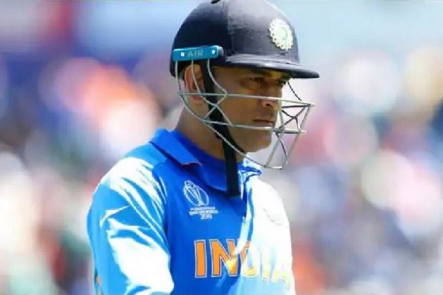 धोनीने 2017 मध्ये 114 चेंडूत 54 धावा केल्या होत्या. वेस्ट इंडिजविरुद्ध त्यानं ही खेळी केली होती. कोणत्याही भारतीयाकडून हे सर्वात महागडं अर्धशतक ठरलं. धोनीने 2017 मध्ये 114 चेंडूत 54 धावा केल्या होत्या. वेस्ट इंडिजविरुद्ध त्यानं ही खेळी केली होती. कोणत्याही भारतीयाकडून हे सर्वात महागडं अर्धशतक ठरलं.