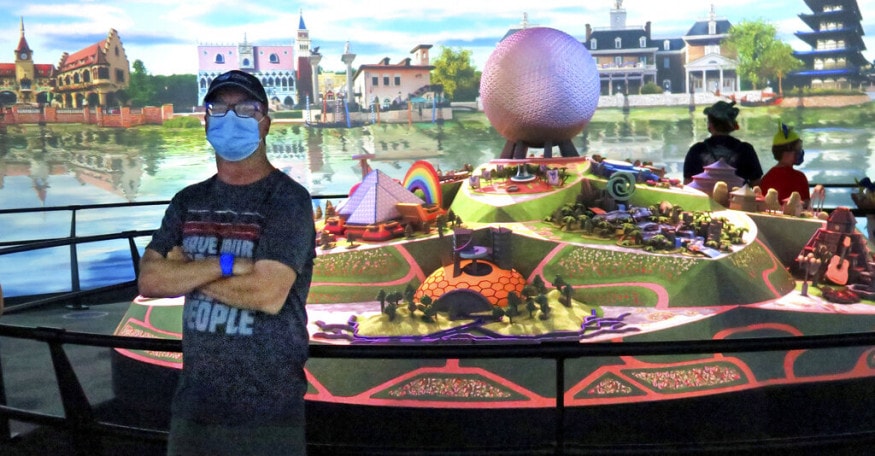 Disney Worldमधले फक्त दोन पार्क्स ओपन करण्यात आले असून थोड्या प्रमाणावर पर्यटकही येत आहेत. (Kathleen Christiansen/Orlando Sentinel via AP) Disney Worldमधले फक्त दोन पार्क्स ओपन करण्यात आले असून थोड्या प्रमाणावर पर्यटकही येत आहेत. (Kathleen Christiansen/Orlando Sentinel via AP)