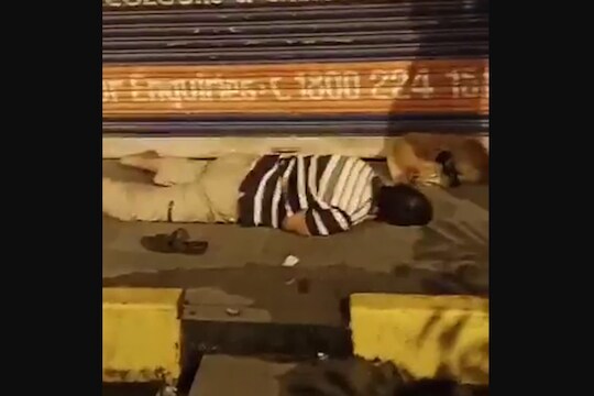 हॉस्पिटलमधून कोरोनाबाधित पळाला आणि फुटपाथवर झोपला, काही वेळाने झाला मृत्यू