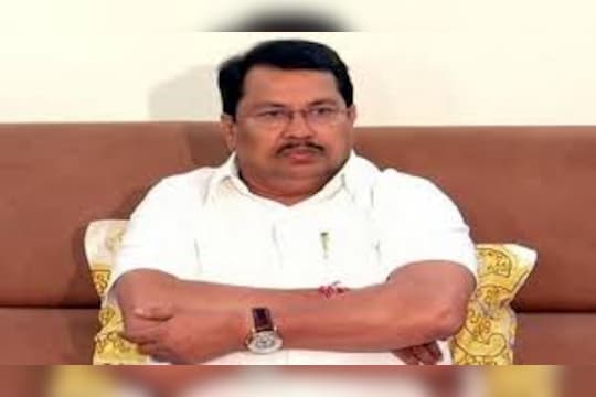 'राज्याच्या तिजोरीत खळखळाट, कर्मचाऱ्यांचे पगार देण्यासाठी सरकार घेणार कर्ज'