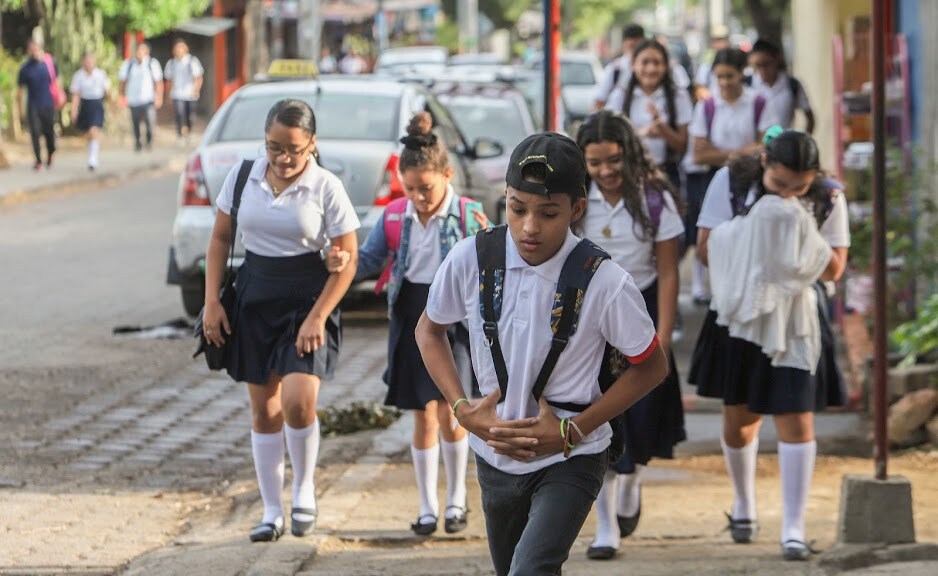 शिक्षणाचा प्रचलित 10+2 हा पॅटर्न आता बदलणार आहे. त्या ऐवजी आता 5+3+3+4 असा पॅटर्न ठेवण्यात आला आहे. यात पहिले 5 वर्ष हे पायाभरणीचे असणार आहेत. शिक्षणाचा प्रचलित 10+2 हा पॅटर्न आता बदलणार आहे. त्या ऐवजी आता 5+3+3+4 असा पॅटर्न ठेवण्यात आला आहे. यात पहिले 5 वर्ष हे पायाभरणीचे असणार आहेत.