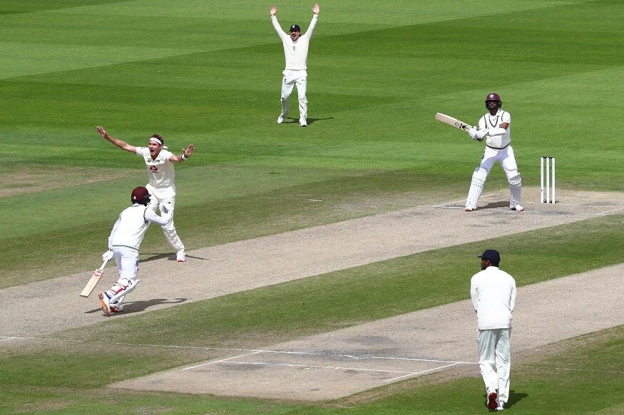 मॅंचेस्टरमध्ये झालेल्या इंग्लंड विरुद्ध वेस्ट इंडिज (England vs West Indies) यांच्यात झालेल्या तिसऱ्या कसोटी सामन्यात इंग्लंडने एकहाती सामना जिंकला. विंडिजला 269 धावांनी नमवत इंग्लंडने ही मालिका 2-1ने जिंकली. मॅंचेस्टरमध्ये झालेल्या इंग्लंड विरुद्ध वेस्ट इंडिज (England vs West Indies) यांच्यात झालेल्या तिसऱ्या कसोटी सामन्यात इंग्लंडने एकहाती सामना जिंकला. विंडिजला 269 धावांनी नमवत इंग्लंडने ही मालिका 2-1ने जिंकली.