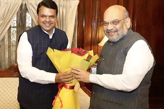 'हा तर राजकीय लफंगेगिरीचा कळस', शिवसेनेचा फडणवीसांसह मोदी सरकारवर घणाघात