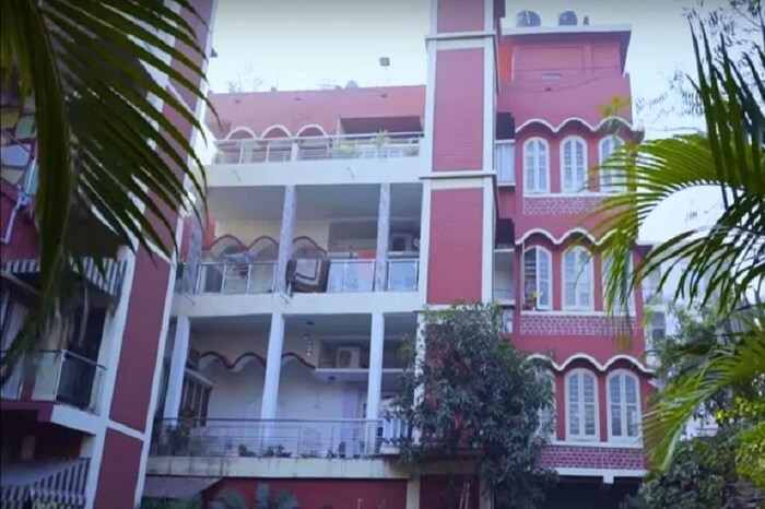 प्रिन्स ऑफ कोलकाता म्हणून प्रसिद्ध असलेला गांगुली 48 खोल्यांच्या महालात राहतो. 