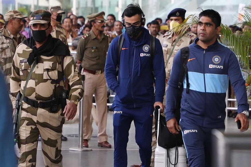 बीसीसीआयच्या नव्या नियमांनुसार बायोसेफ्टी सुरक्षा खेळाडूंना पुरवण्यात येणार आहे. या अंतर्गत खेळाडू कोणतेही नियम मोडू शकत नाही. तसेच, खेळाडू आपल्या पत्नी किंवा गर्लफ्रेंडला सोबत ठेवू शकतात की नाही, याबाबत विचार सुरू आहे. बीसीसीआयच्या नव्या नियमांनुसार बायोसेफ्टी सुरक्षा खेळाडूंना पुरवण्यात येणार आहे. या अंतर्गत खेळाडू कोणतेही नियम मोडू शकत नाही. तसेच, खेळाडू आपल्या पत्नी किंवा गर्लफ्रेंडला सोबत ठेवू शकतात की नाही, याबाबत विचार सुरू आहे.