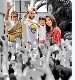 दरम्यान जलसा बंगला आणि तिथं आपल्यासाठी एकवटलेले आपले चाहते यांच्या आठवणीत अमिताभ बच्चन भावुकही झाले होते. त्यांनी याबाबत सोशल मीडियावर पोस्टही केली होती. (PHOTO - INSTAGRAM) दरम्यान जलसा बंगला आणि तिथं आपल्यासाठी एकवटलेले आपले चाहते यांच्या आठवणीत अमिताभ बच्चन भावुकही झाले होते. त्यांनी याबाबत सोशल मीडियावर पोस्टही केली होती. (PHOTO - INSTAGRAM)